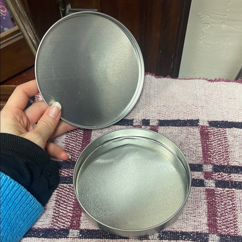 Tiny Tin Containers - Picture 9 of 11